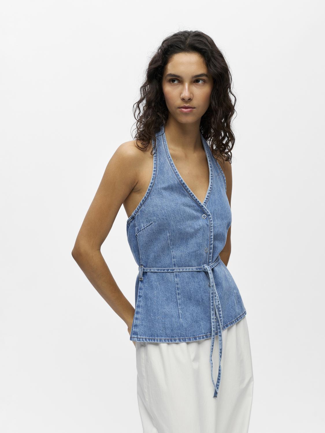 model_shot-front